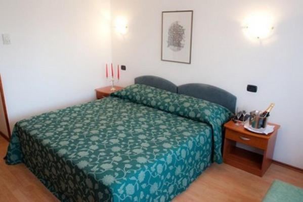 Hotel Makin Новиград Экстерьер фото