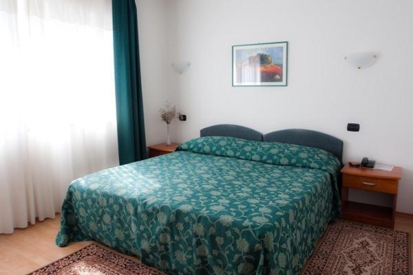 Hotel Makin Новиград Экстерьер фото