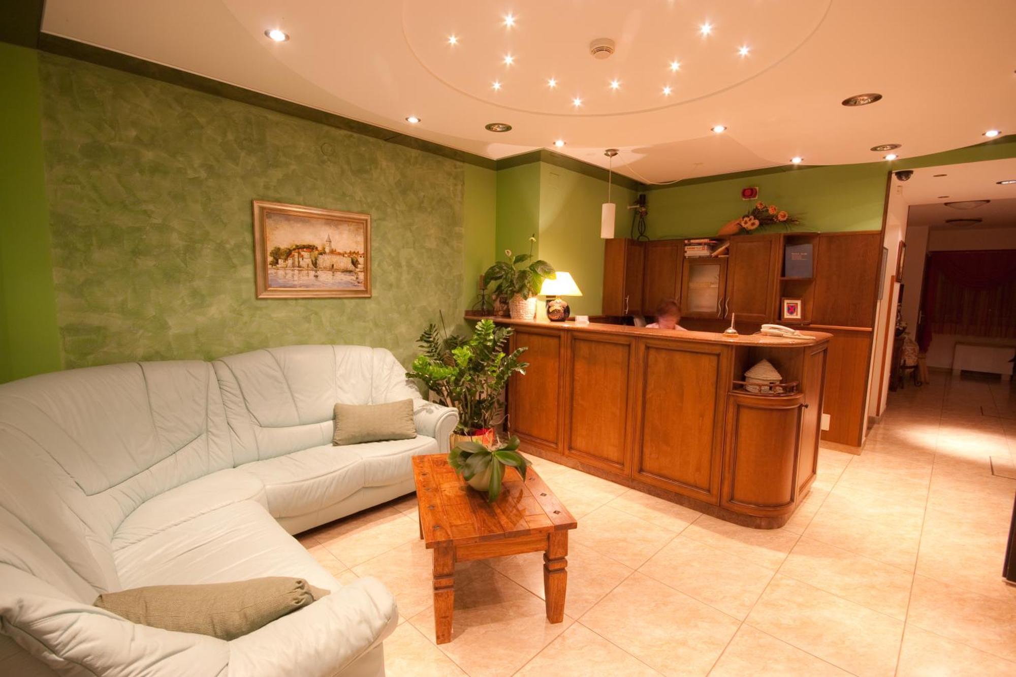 Hotel Makin Новиград Экстерьер фото